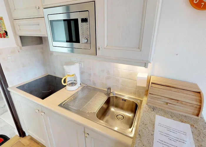 Au Dernier Etage Avec Terrasse, Parking Prive, Clim, Et Wifi - Centre Et A Proximite - Fr-1-196-234 Μεντόν